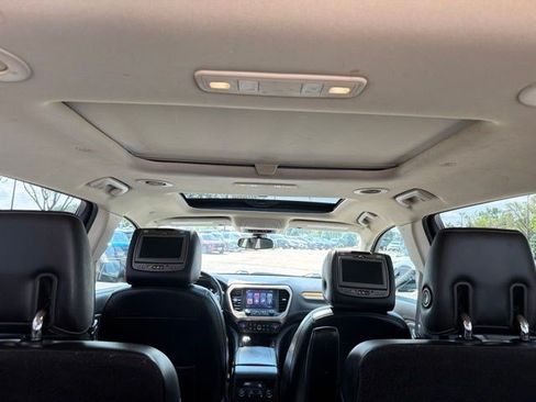 Used 2017 GMC Acadia Denali AWD/4WD image 17