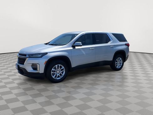 Used 2022 Chevrolet Traverse LS FWD image 3