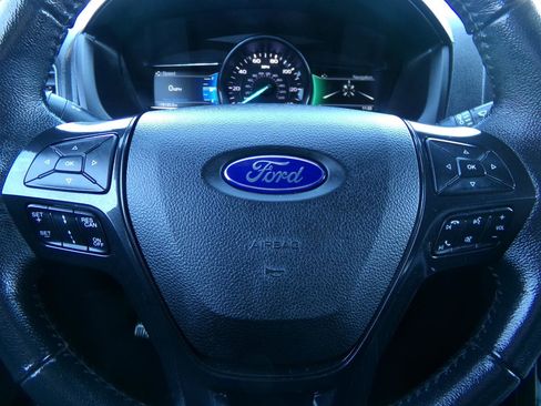 Used 2018 Ford Explorer XLT w/ Equipment Group 202A AWD/4WD image 16