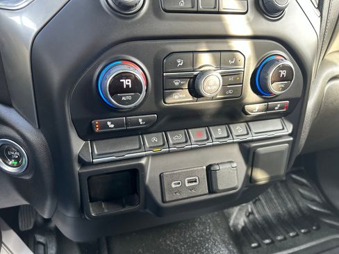 Used 2022 Chevrolet Silverado 1500 LT w/ Z71 Off-Road Package image 12