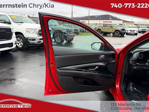 Used 2022 Hyundai Elantra Limited image 13