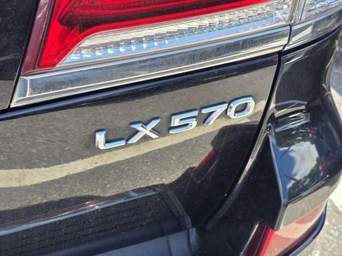 Used 2013 Lexus LX 570 4WD w/ Luxury Pkg w/Pre-crash image 16