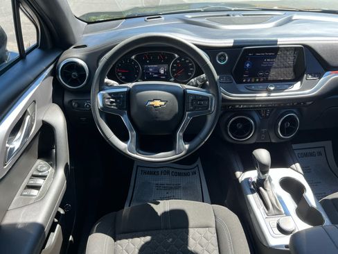 Used 2022 Chevrolet Blazer LT FWD image 2