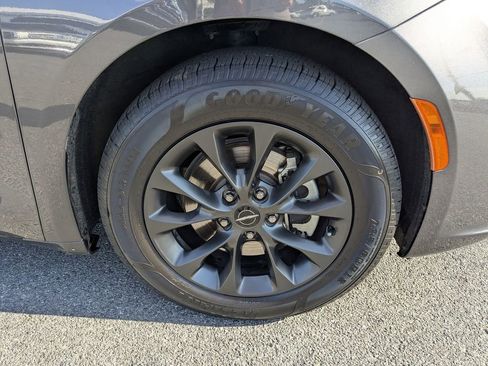 Used 2021 Chrysler Pacifica Touring w/ S Appearance Package image 11