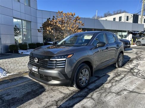 Used 2025 Nissan Kicks S image 4