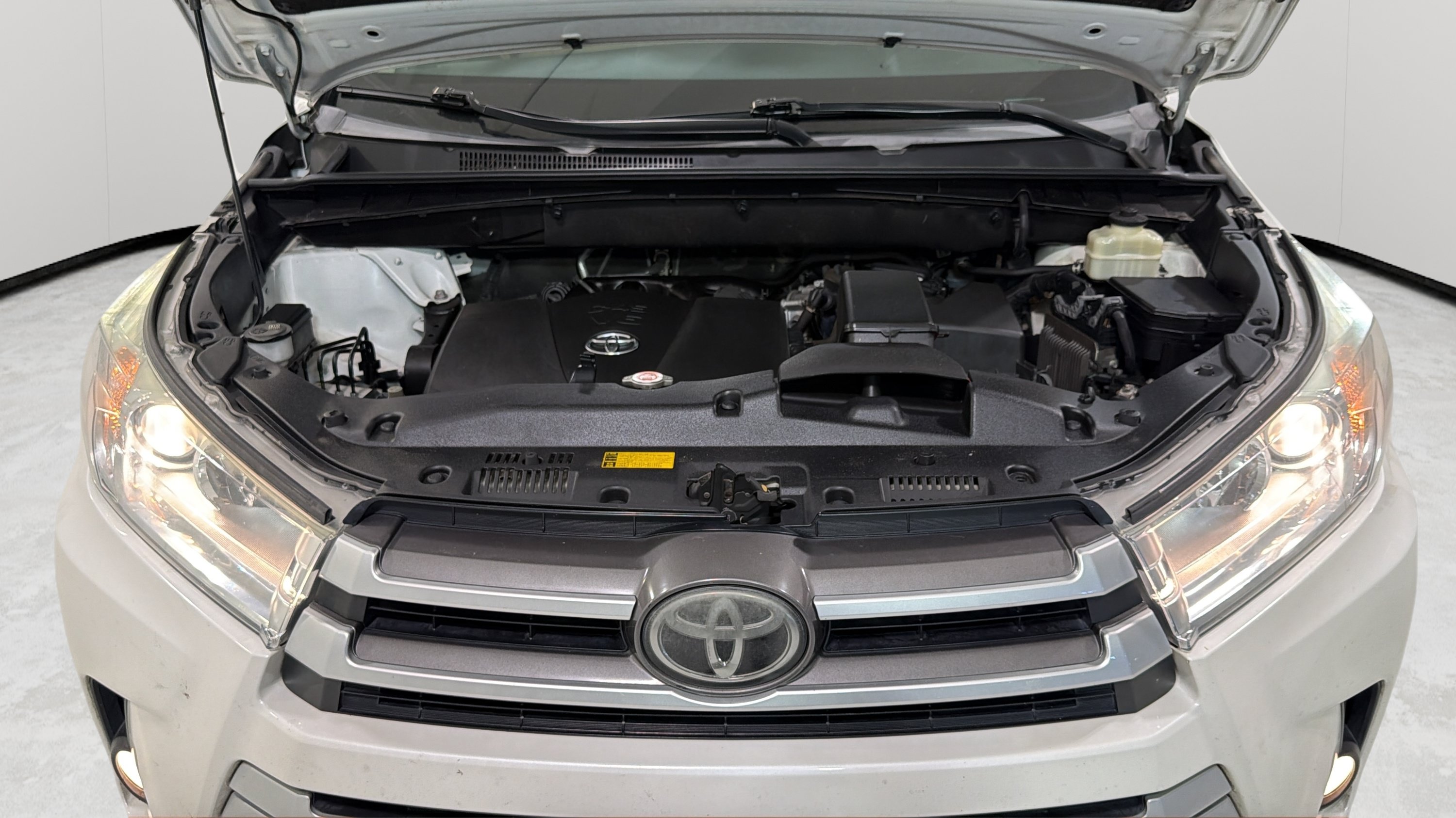 Used 2018 Toyota Highlander FWD V6 image 28