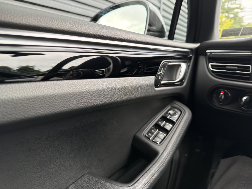 Certified 2026 Porsche Macan AWD/4WD image 23