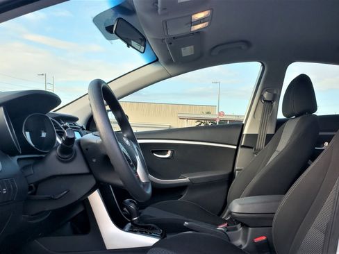 Used 2016 Hyundai Elantra GT FWD image 12