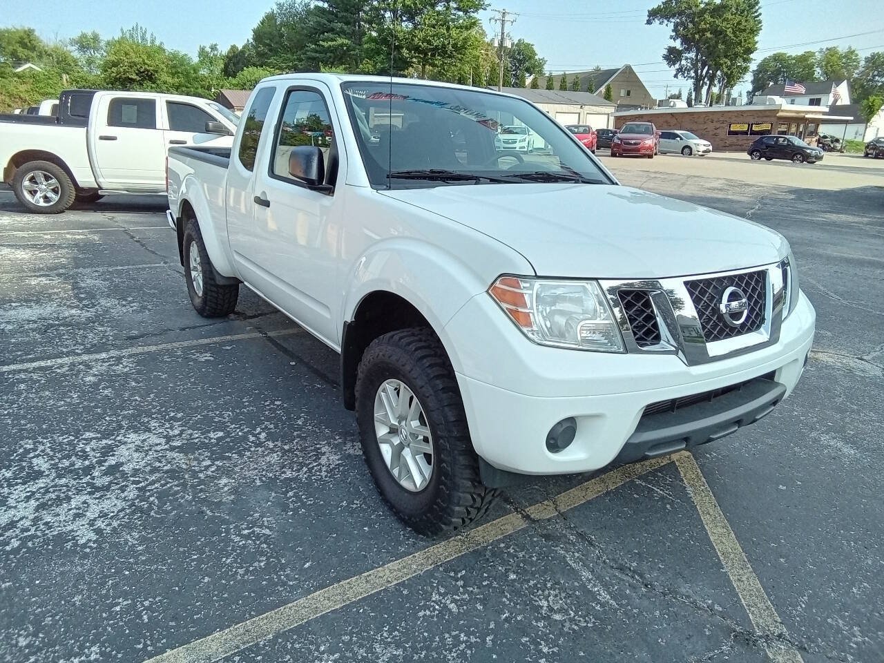 Used 2019 Nissan Frontier SV AWD/4WD image 2