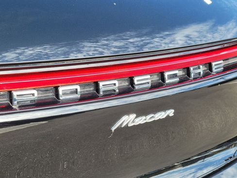 Used 2025 Porsche Macan image 34