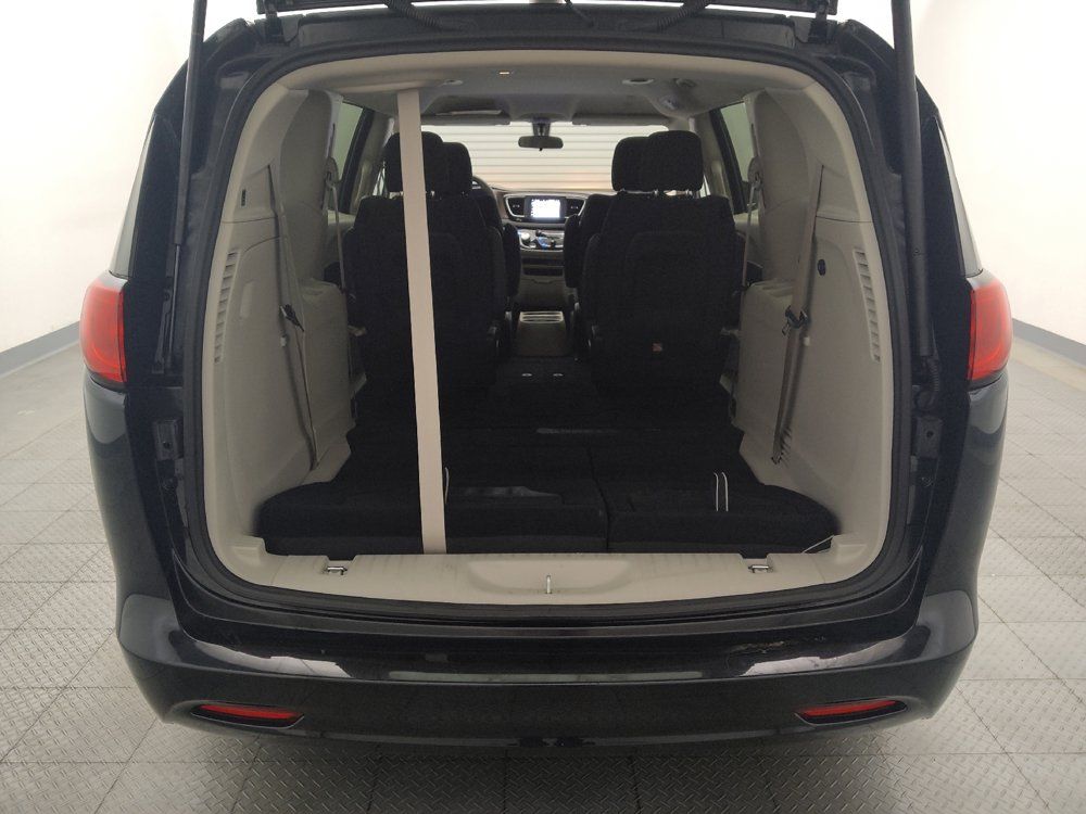Used 2022 Chrysler Voyager LX FWD image 29