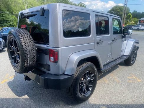 Used 2018 Jeep Wrangler Unlimited Sahara AWD/4WD image 4