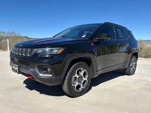 Used 2022 Jeep Compass Trailhawk w/ Trailhawk Convenience Group image 2