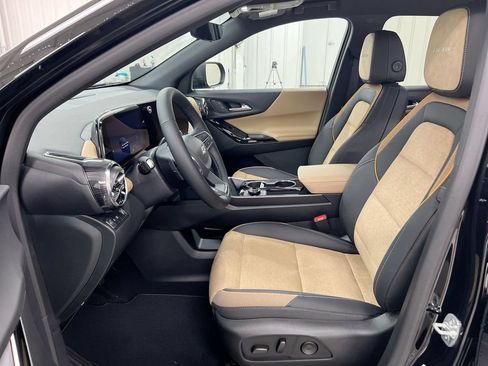 Used 2025 Chevrolet Equinox ACTIV w/ Safety and Technology Package FWD image 19