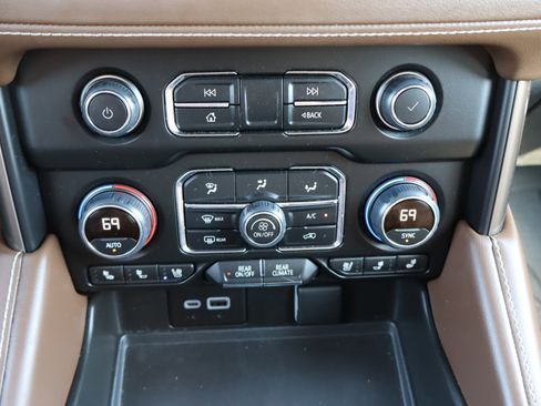 Used 2024 Chevrolet Tahoe High Country w/ Premium Package image 30