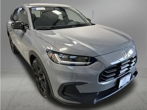 Certified 2025 Honda HR-V Sport image 9