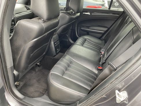 Used 2019 Chrysler 300 S RWD image 15