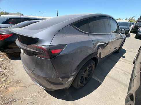 Used 2023 Tesla Model Y Performance AWD/4WD image 10
