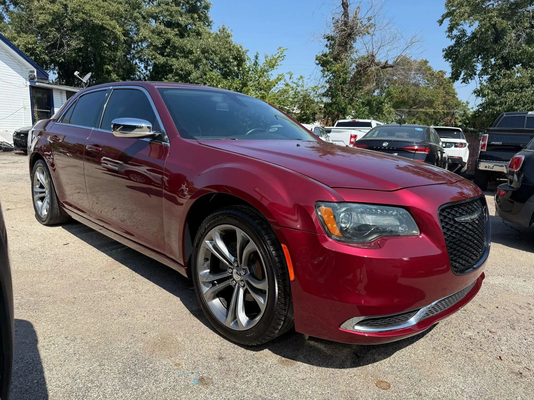Used 2020 Chrysler 300 Touring w/ Chrome Appearance Package RWD image 3