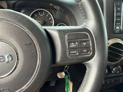 Used 2017 Jeep Wrangler Unlimited Sahara AWD/4WD image 27