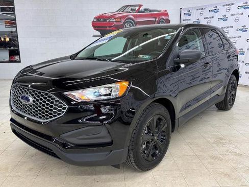 Certified 2024 Ford Edge SE image 3