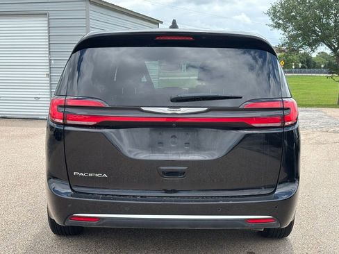 Used 2025 Chrysler Pacifica Select FWD image 5