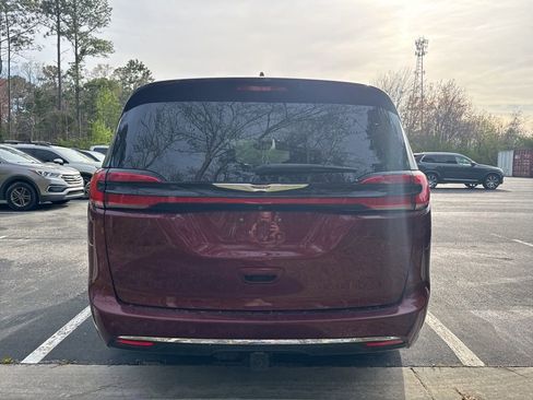 Used 2021 Chrysler Pacifica Touring-L w/ Premium & Safety Sphere Group image 4