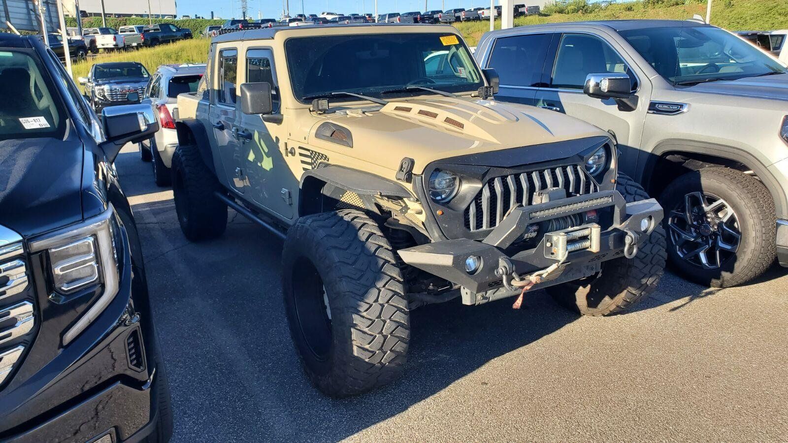 Used 2020 Jeep Gladiator Overland AWD/4WD image 2