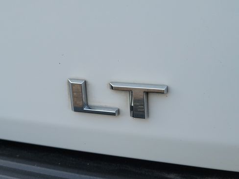 Used 2021 Chevrolet Suburban LT RWD image 33