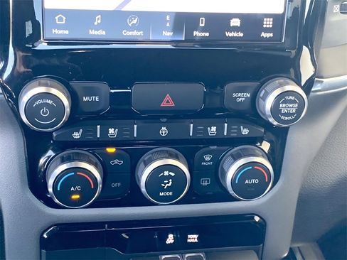 Used 2024 RAM 1500 Laramie image 41