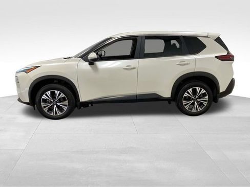 Used 2023 Nissan Rogue SV image 2