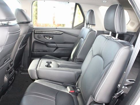 Used 2025 Honda Pilot Elite image 46