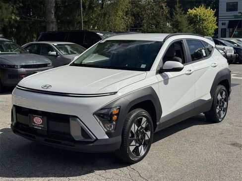 Certified 2025 Hyundai Kona SEL image 3