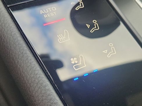 New 2026 Porsche Macan image 18