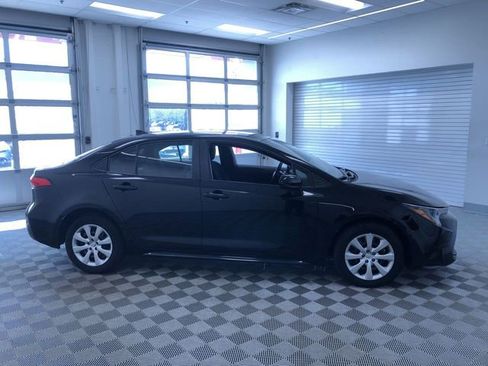 Used 2025 Toyota Corolla LE image 29