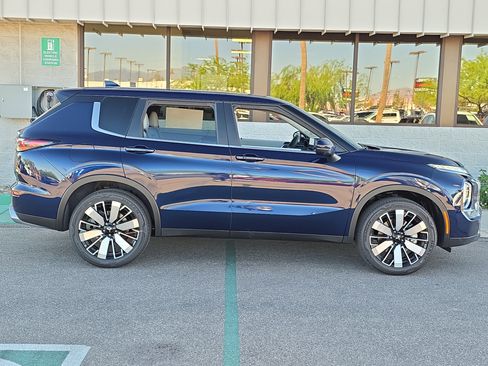 New 2026 Mitsubishi Outlander SE image 8