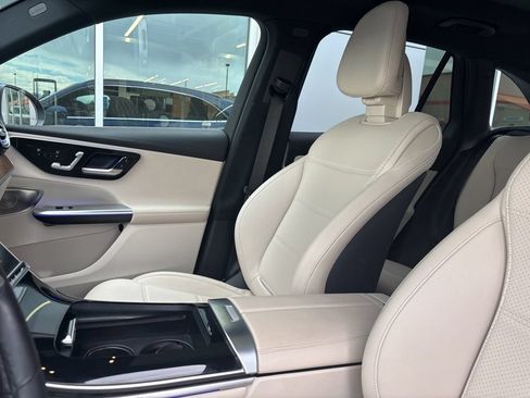 Used 2023 Mercedes-Benz GLC 300 4MATIC image 12