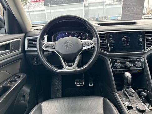 Certified 2022 Volkswagen Atlas SEL R-Line image 17