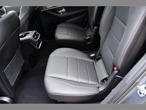 Used 2024 Mercedes-Benz GLS 450 4MATIC image 16