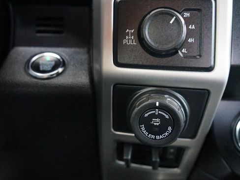 Used 2019 Ford F150 Platinum w/ Equipment Group 701A Luxury AWD/4WD image 18