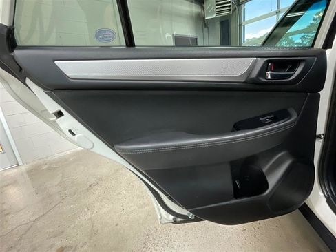 Used 2018 Subaru Outback 2.5i Premium image 16