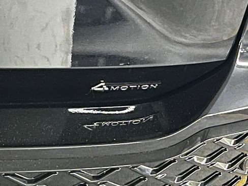 Used 2025 Volkswagen Tiguan SE R-Line image 34