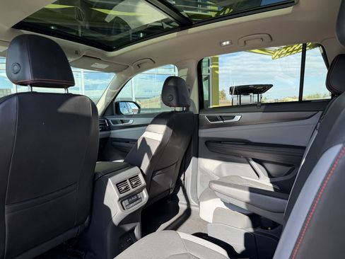 Used 2024 Volkswagen Atlas Peak Edition SE image 36