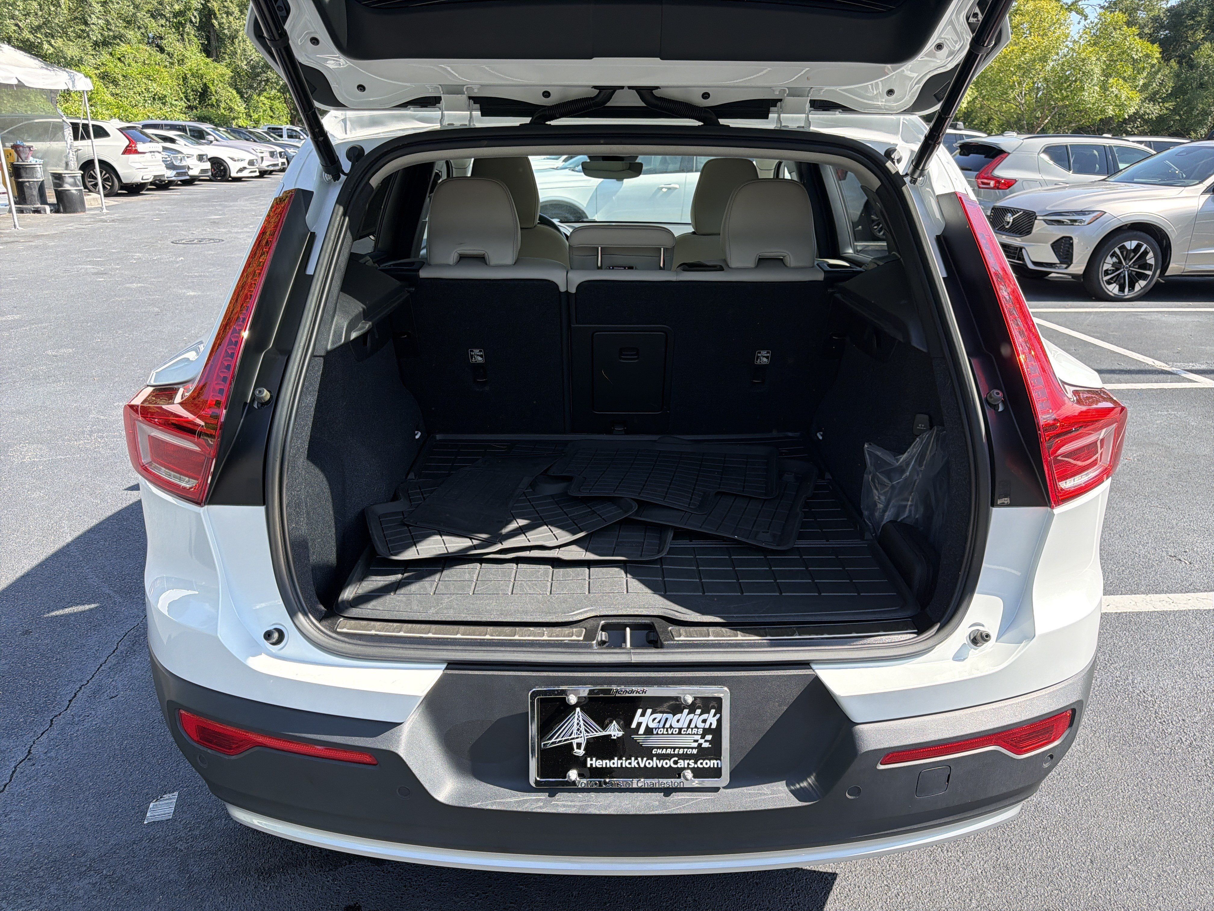 Certified 2023 Volvo XC40 B5 Plus w/ Protection Package Premier AWD/4WD image 34