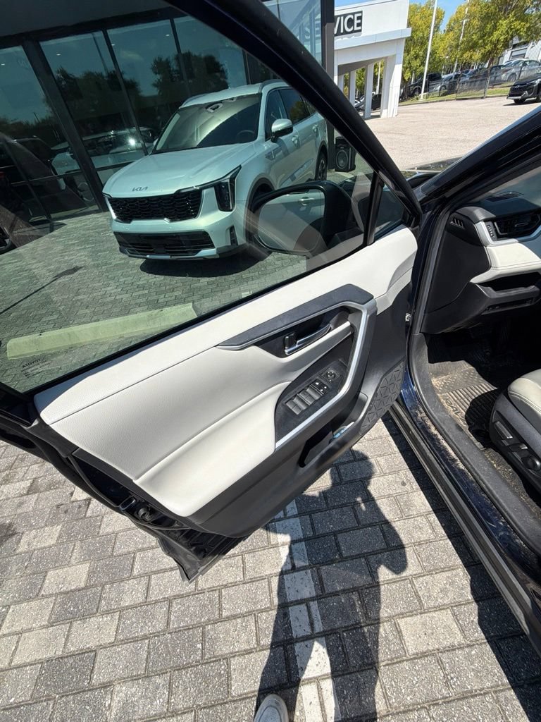 Used 2019 Toyota RAV4 XLE Premium FWD image 28