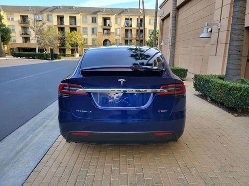 Used 2018 Tesla Model X 75D AWD/4WD image 8