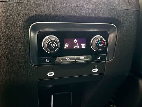 Used 2022 Chevrolet Tahoe Z71 w/ Luxury Package image 28