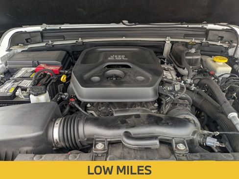 Used 2019 Jeep Wrangler Unlimited Sahara AWD/4WD image 12