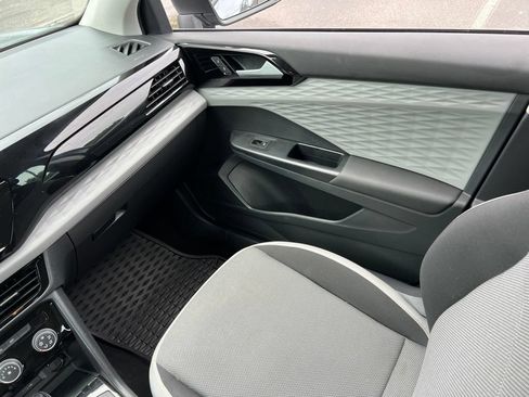 Certified 2023 Volkswagen Taos S FWD image 28
