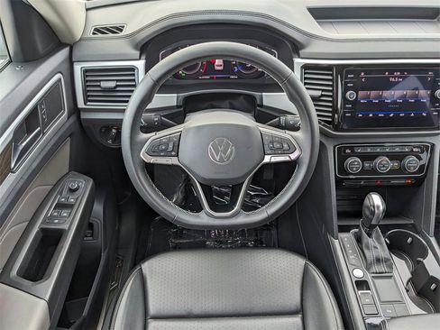 Certified 2022 Volkswagen Atlas SE image 16